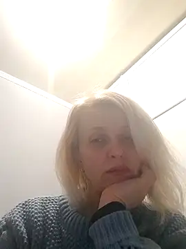 Snapshot of MiaLove183 chatting on March 29, 2026, 9:22 am MiaLove183 online show from March 29, 2026, 9:22 am