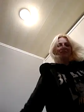 Snapshot of MiaLove183 chatting on March 28, 2026, 12:06 pm MiaLove183 online show from March 28, 2026, 12:06 pm