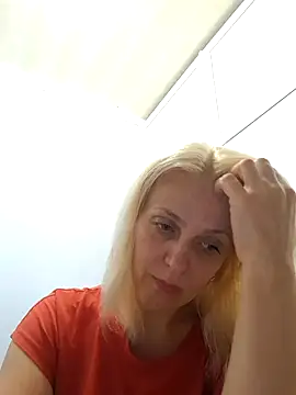 MiaLove183 online show from July 14, 2026, 1:28 pm
