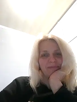 Snapshot of MiaLove183 chatting on April 2, 2026, 1:40 pm MiaLove183 online show from April 2, 2026, 1:40 pm