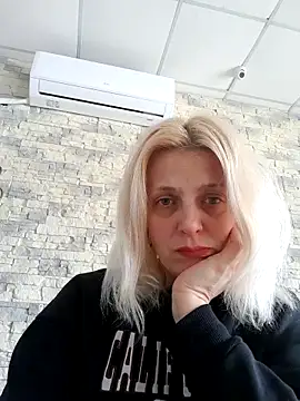 Snapshot of MiaLove183 chatting on March 26, 2026, 2:48 pm MiaLove183 online show from March 26, 2026, 2:48 pm