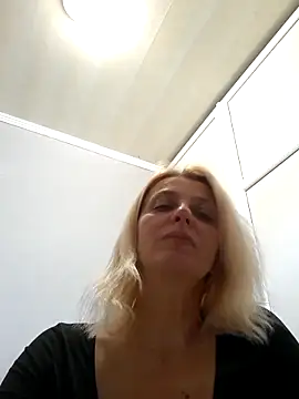 Snapshot of MiaLove183 chatting on May 22, 2026, 1:53 pm MiaLove183 online show from May 22, 2026, 1:53 pm