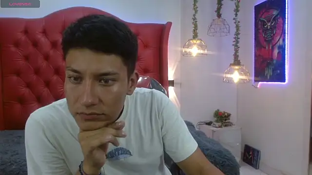 Snapshot of DominantBoy4 chatting on April 6, 2026, 7:37 pm DominantBoy4 online show from April 6, 2026, 7:37 pm