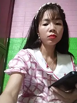 AmyLinee01 online show from May 26, 2026, 10:52 pm