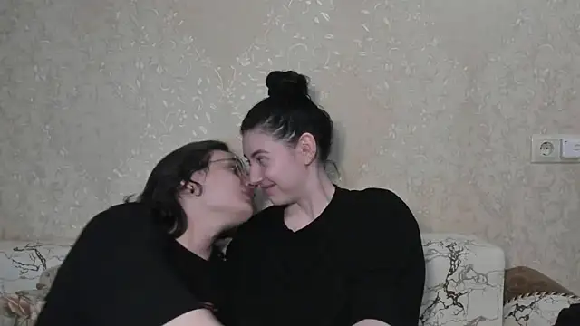 Snapshot of muuur_love231 chatting on April 19, 2026, 5:36 pm muuur love231 online show from April 19, 2026, 5:36 pm