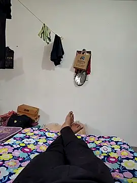 roselover2222 online show from April 10, 2026, 10:33 am