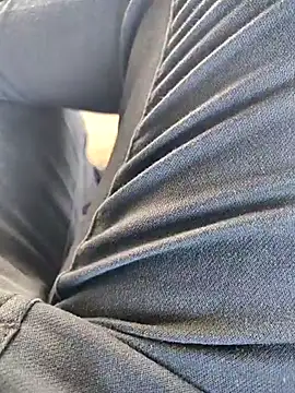 roselover2222 online show from April 12, 2026, 11:24 am