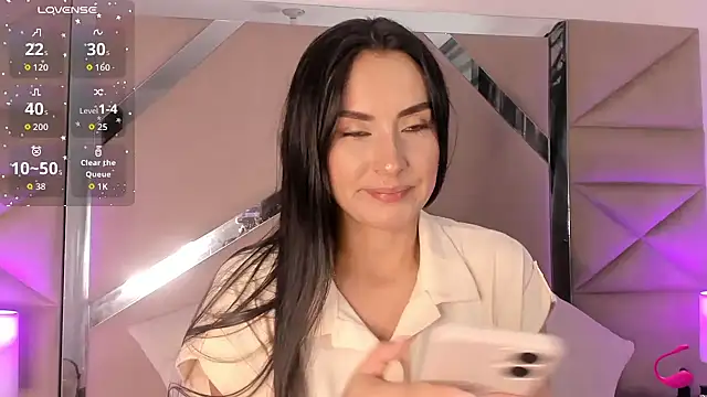 Snapshot of velvetlunaa_ chatting on July 4, 2026, 2:21 pm velvetlunaa online show from July 4, 2026, 2:21 pm
