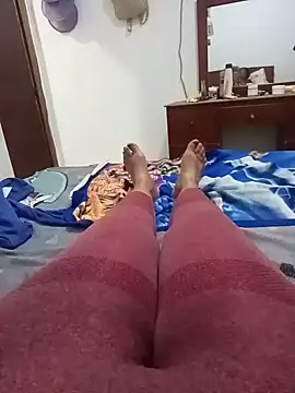 sexymomsn online show from August 4, 2026, 2:05 am