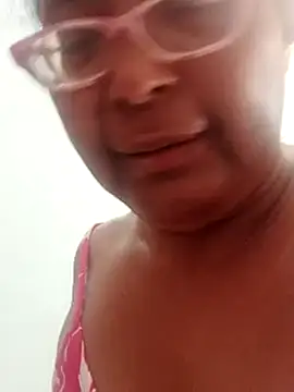 sexymomsn online show from July 17, 2026, 3:20 pm