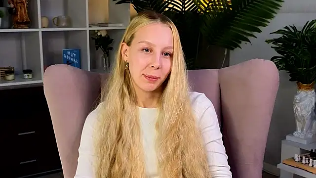 LishaPelle online show from March 22, 2026, 8:38 am