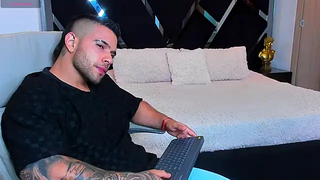 Snapshot of Raytorres chatting on July 19, 2026, 6:00 am Raytorres online show from July 19, 2026, 6:00 am