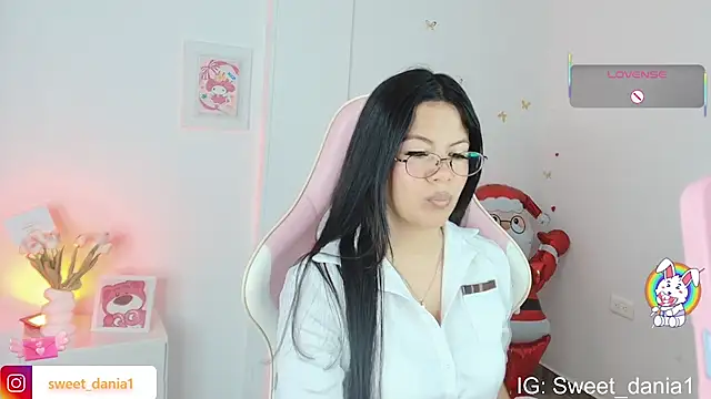 Snapshot of princess_dan1a chatting on April 8, 2026, 3:52 am princess dan1a online show from April 8, 2026, 3:52 am