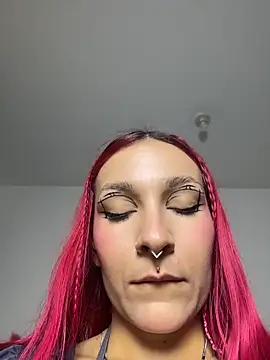 Amelie-RedHoney online show from May 28, 2026, 10:04 pm