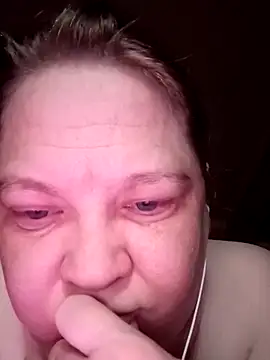 Snapshot of _Yourpussy_ chatting on April 25, 2026, 9:23 pm Yourpussy online show from April 25, 2026, 9:23 pm