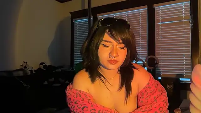 Snapshot of vrtual_kitty chatting on June 1, 2026, 2:45 am vrtual kitty online show from June 1, 2026, 2:45 am