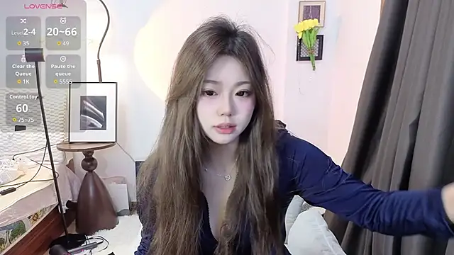 Snapshot of DAHLiA95 chatting on May 10, 2026, 12:42 pm DAHLiA95 online show from May 10, 2026, 12:42 pm
