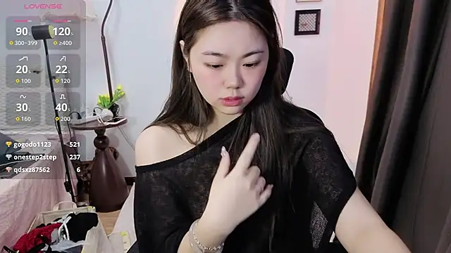 Snapshot of DAHLiA95 chatting on April 11, 2026, 7:45 am DAHLiA95 online show from April 11, 2026, 7:45 am