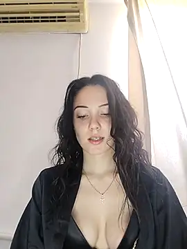 icedrosemarye online show from April 24, 2026, 9:33 am