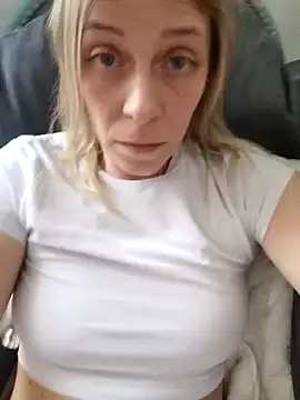 Foxyflame28 online show from March 23, 2026, 12:27 pm