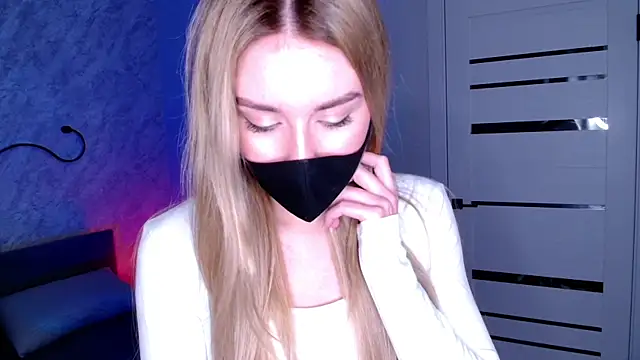 LulyDOLL online show from April 8, 2026, 6:26 am