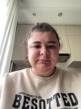 Snapshot of curly_elise chatting on March 28, 2026, 9:10 am curly elise online show from March 28, 2026, 9:10 am