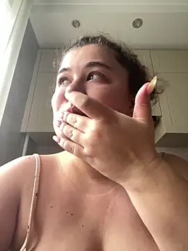 Snapshot of curly_elise chatting on March 26, 2026, 10:57 am curly elise online show from March 26, 2026, 10:57 am