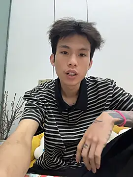 zzzzppp3 online show from May 4, 2026, 3:21 am