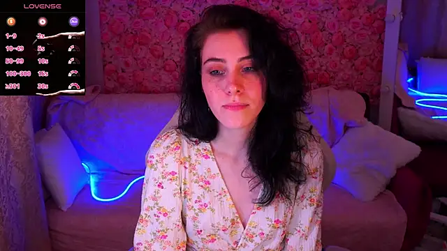 Snapshot of CurleyBlueEyes chatting on March 24, 2026, 2:39 pm CurleyBlueEyes online show from March 24, 2026, 2:39 pm