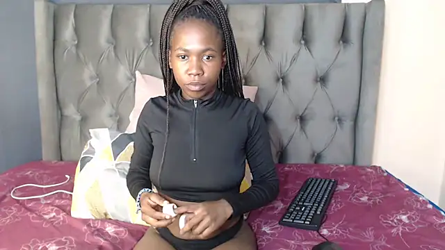 Snapshot of Cybil_Hearts chatting on April 21, 2026, 10:44 am Cybil Hearts online show from April 21, 2026, 10:44 am