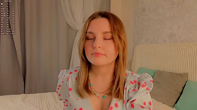 LorriMonz online show from June 22, 2026, 3:25 am