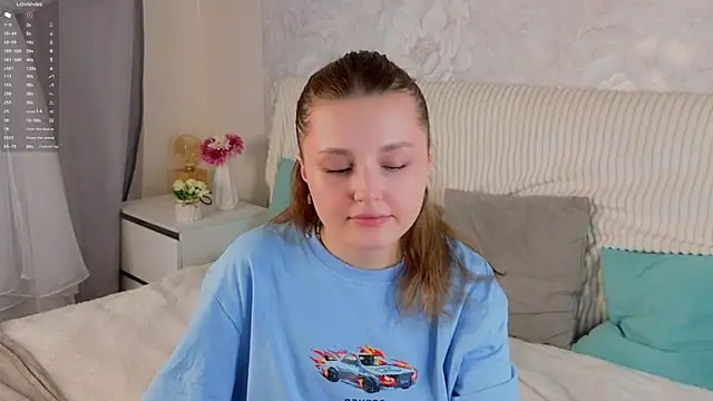LorriMonz online show from June 30, 2026, 1:49 am