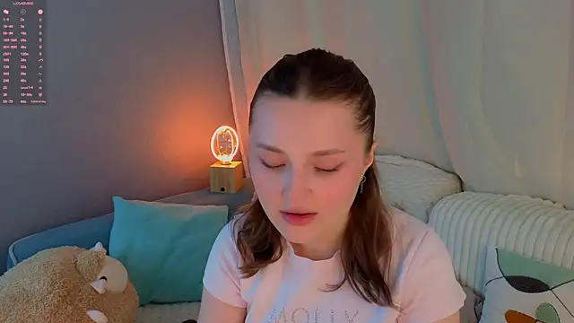 LorriMonz online show from June 6, 2026, 1:44 am