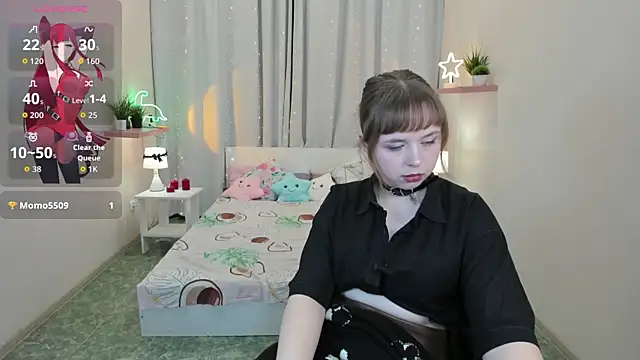 Snapshot of LeonaHicks chatting on April 7, 2026, 6:26 am LeonaHicks online show from April 7, 2026, 6:26 am