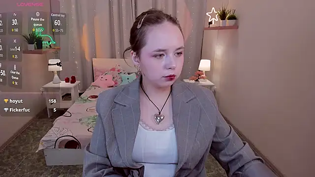 Snapshot of LeonaHicks chatting on March 27, 2026, 8:26 am LeonaHicks online show from March 27, 2026, 8:26 am