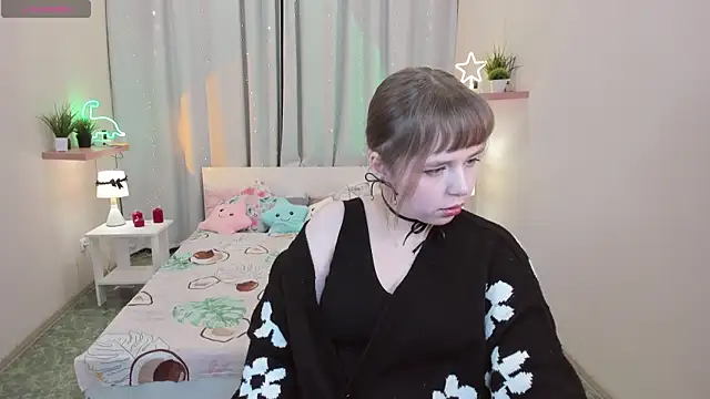 Snapshot of LeonaHicks chatting on March 31, 2026, 6:15 am LeonaHicks online show from March 31, 2026, 6:15 am