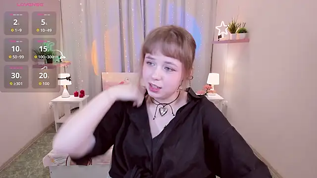 Snapshot of LeonaHicks chatting on March 28, 2026, 6:03 am LeonaHicks online show from March 28, 2026, 6:03 am