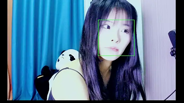 girllong520 online show from April 5, 2026, 10:11 am