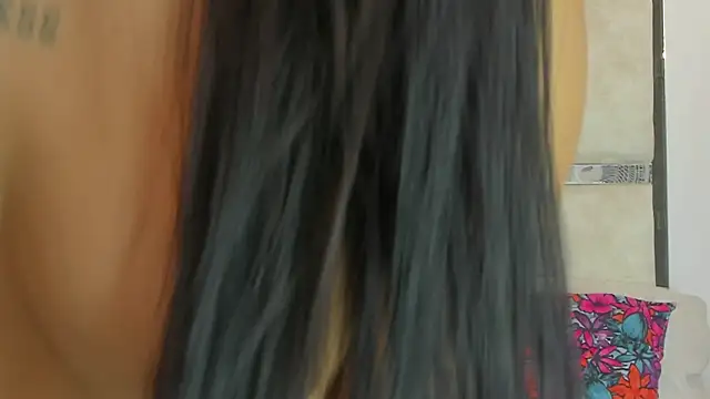 Snapshot of Lizzy_Bonnie chatting on July 4, 2026, 5:14 am Lizzy Bonnie online show from July 4, 2026, 5:14 am