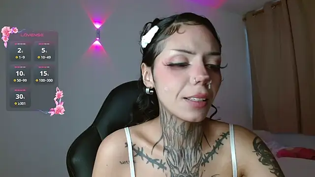 KoraRousse online show from April 12, 2026, 1:36 pm