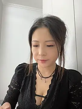 Snapshot of Lola666999 chatting on April 24, 2026, 1:18 am Lola666999 online show from April 24, 2026, 1:18 am