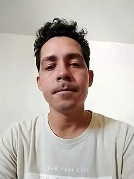 Snapshot of Gabriel_leon33 chatting on May 16, 2026, 5:56 pm Gabriel leon33 online show from May 16, 2026, 5:56 pm