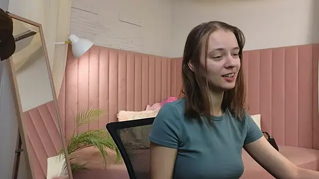 Snapshot of emma_chaser chatting on May 4, 2026, 1:31 am emma chaser online show from May 4, 2026, 1:31 am