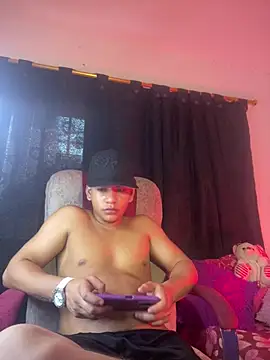 Snapshot of Aless_bigg chatting on April 23, 2026, 12:29 pm Aless bigg online show from April 23, 2026, 12:29 pm