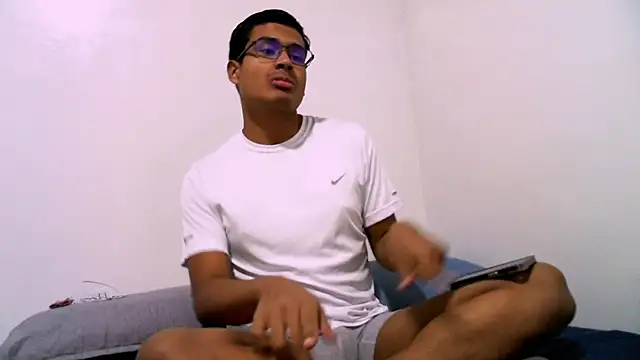 Snapshot of ThiagoVega_ chatting on April 19, 2026, 3:29 am ThiagoVega online show from April 19, 2026, 3:29 am
