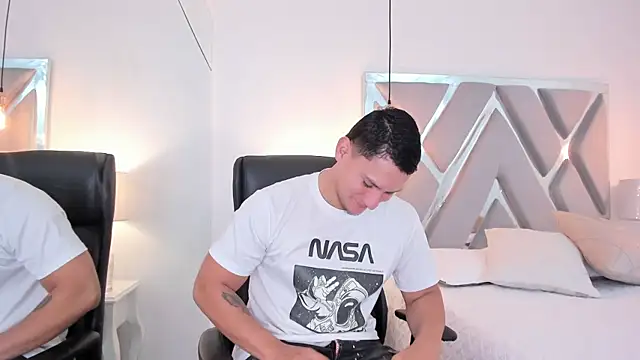Snapshot of Chriss_Diamond chatting on May 1, 2026, 8:36 pm Chriss Diamond online show from May 1, 2026, 8:36 pm
