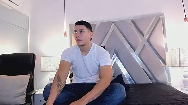Snapshot of Chriss_Diamond chatting on April 24, 2026, 3:41 am Chriss Diamond online show from April 24, 2026, 3:41 am