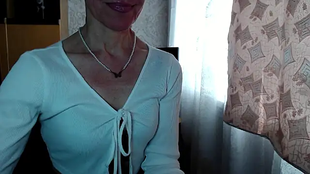 LadyL2026 online show from April 1, 2026, 8:59 am