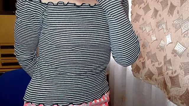 LadyL2026 online show from April 10, 2026, 7:26 am