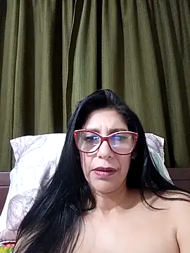 SamanthaRosse01  online show from April 24, 2026, 3:08 am